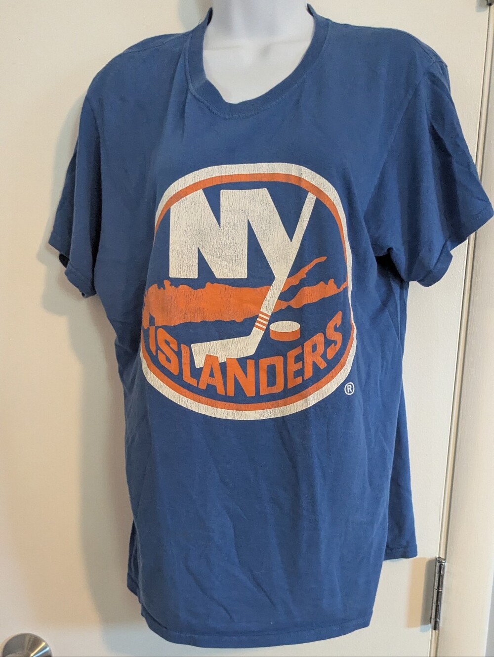 New York Islanders NHL Hockey Blue Graphic T-Shirt Size M